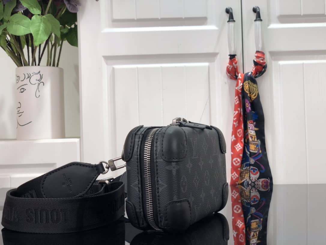 Louis Vuitton Horizon Clutch Monogram Eclipse Canvas Replica M45579 - DEEPREPS