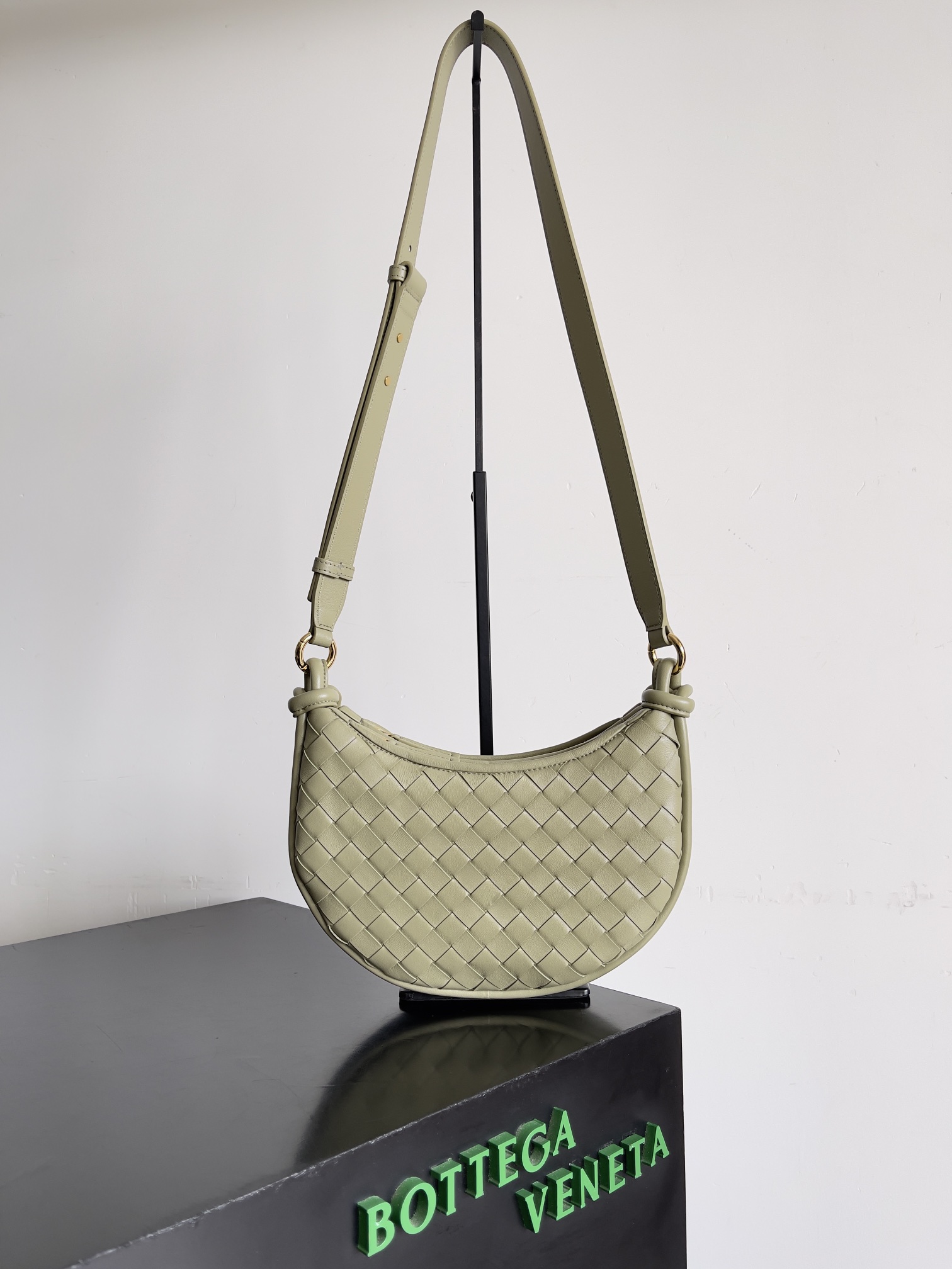 Bottega Veneta Woman - DEEPREPS