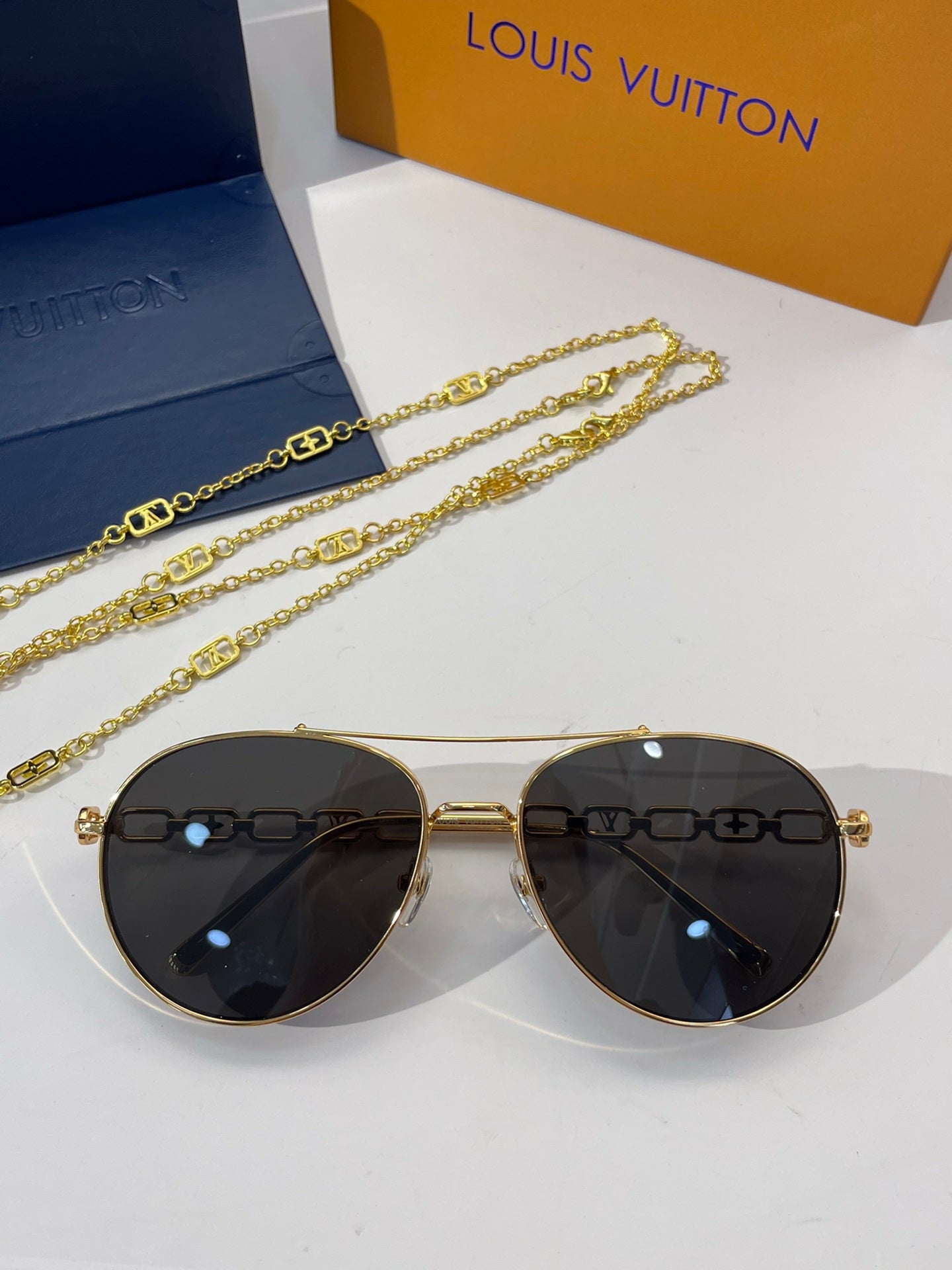 Louis Vuitton Sunglasses - DEEPREPS