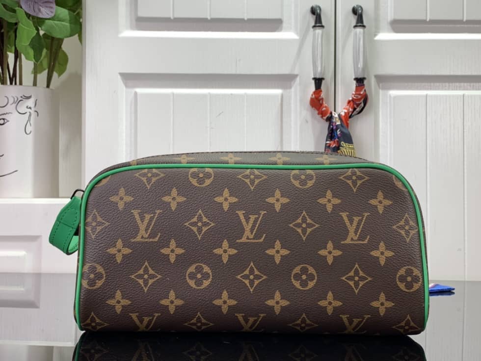 Louis Vuitton Dopp Kit Monogram Canvas Toilet Pouch M46253 Replica - DEEPREPS