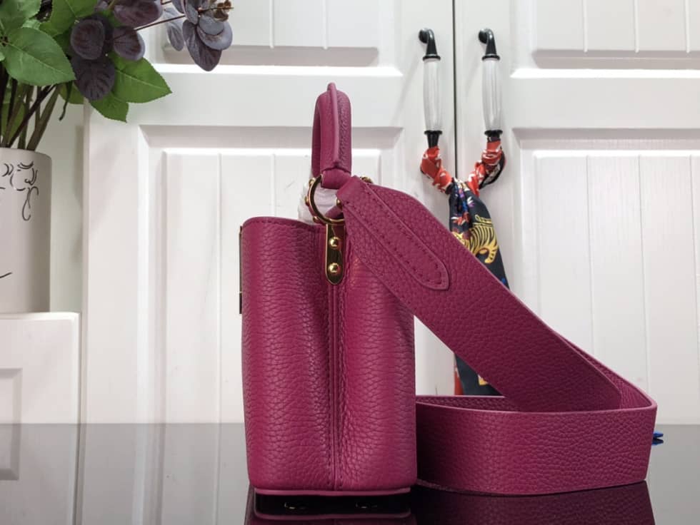 Louis Vuitton Capucines MM Rose M59066 Replica Shoulder Bag - DEEPREPS