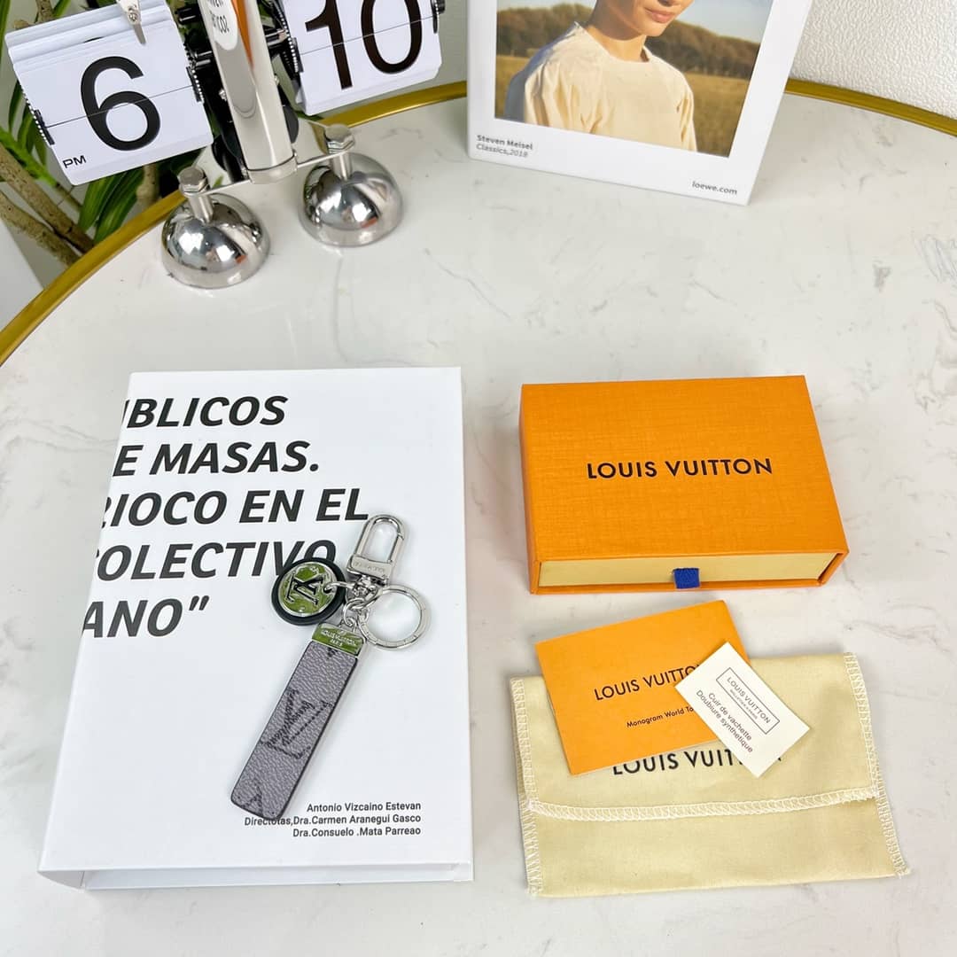 Knockoff Louis Vuitton Logo Key Chain - DEEPREPS