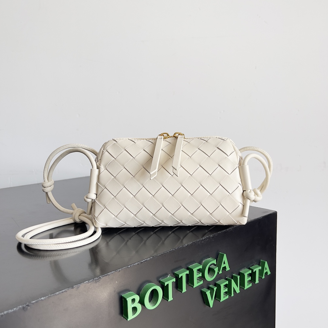 Bottega Veneta Woman - DEEPREPS