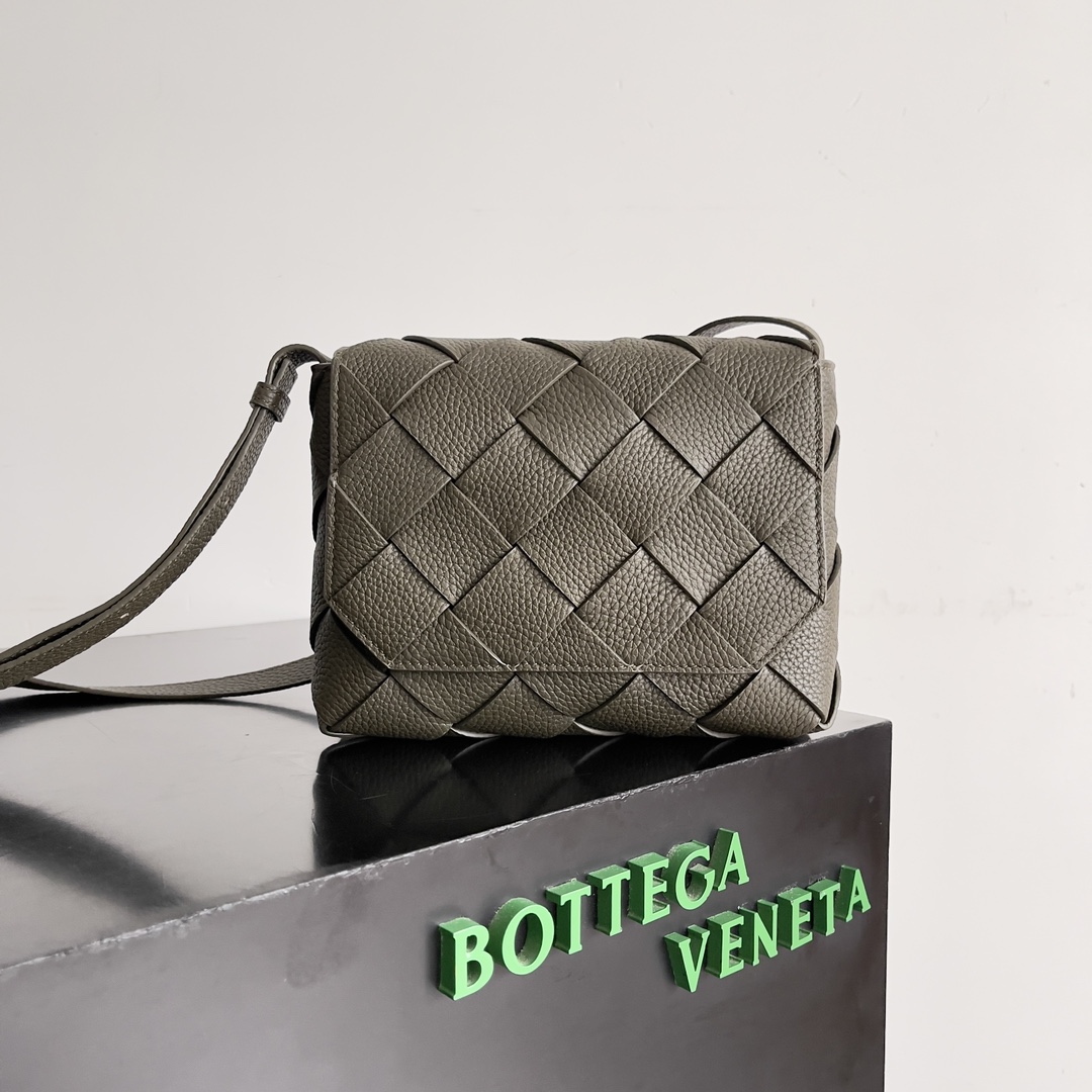 Bottega Veneta Woman - DEEPREPS