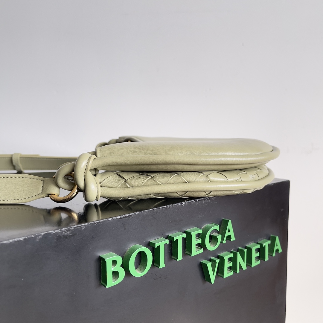 Bottega Veneta Woman - DEEPREPS