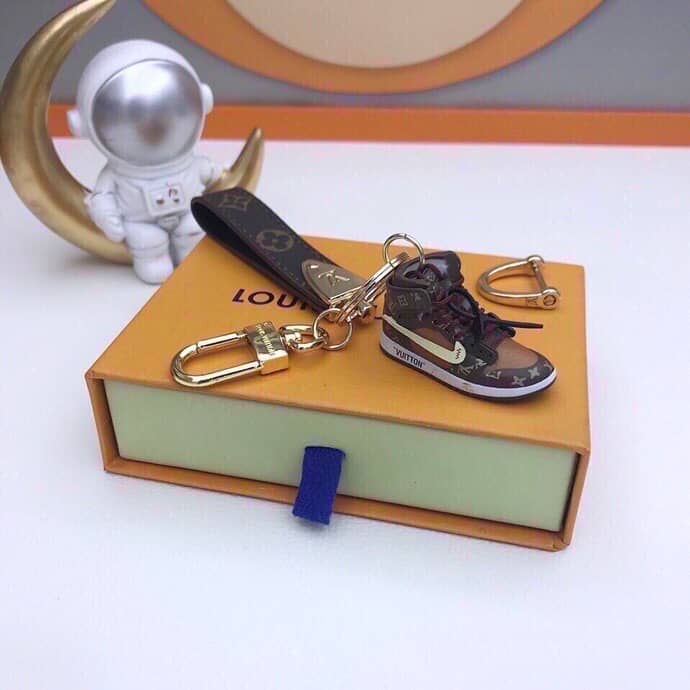 7 Star Louis Vuitton Key Chain - DEEPREPS