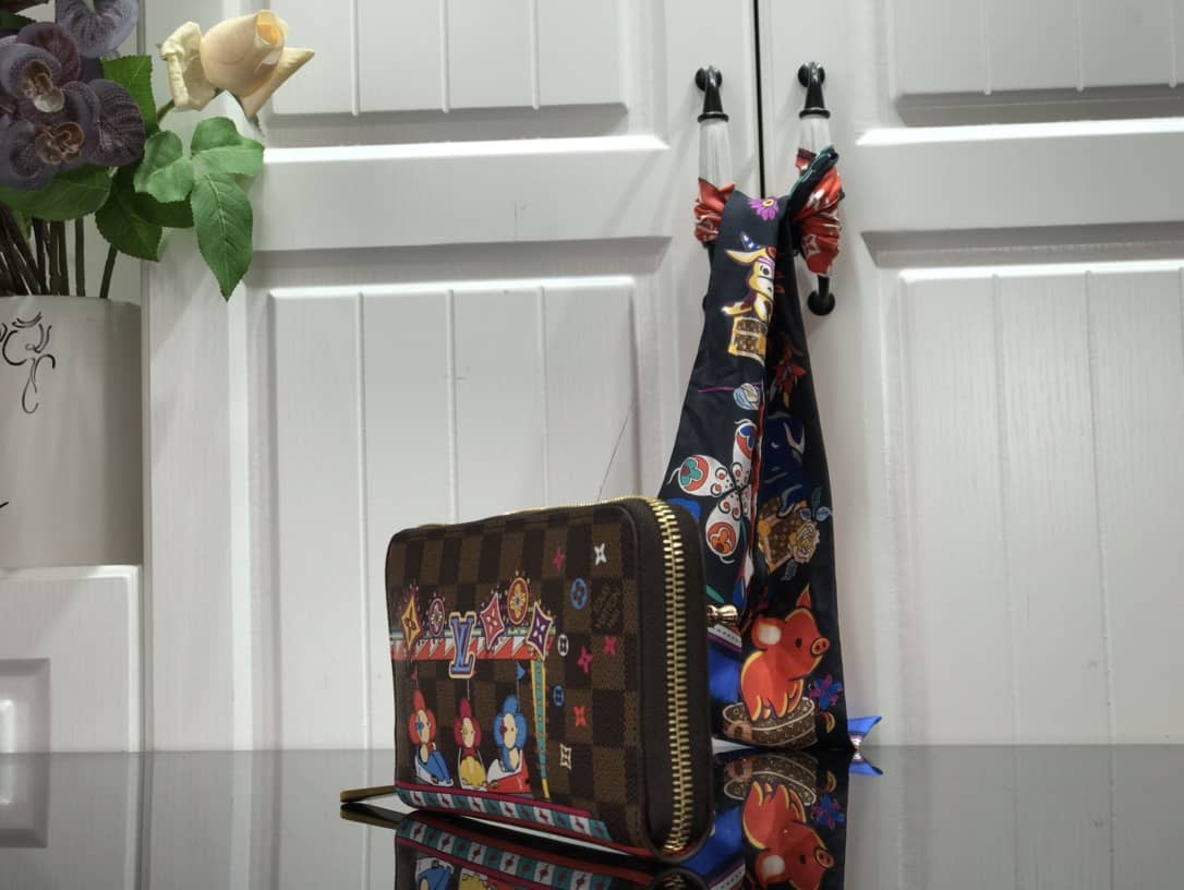 Louis Vuitton Christmas Damier Ebene Canvas Zippy Wallet Replica N60403 - DEEPREPS