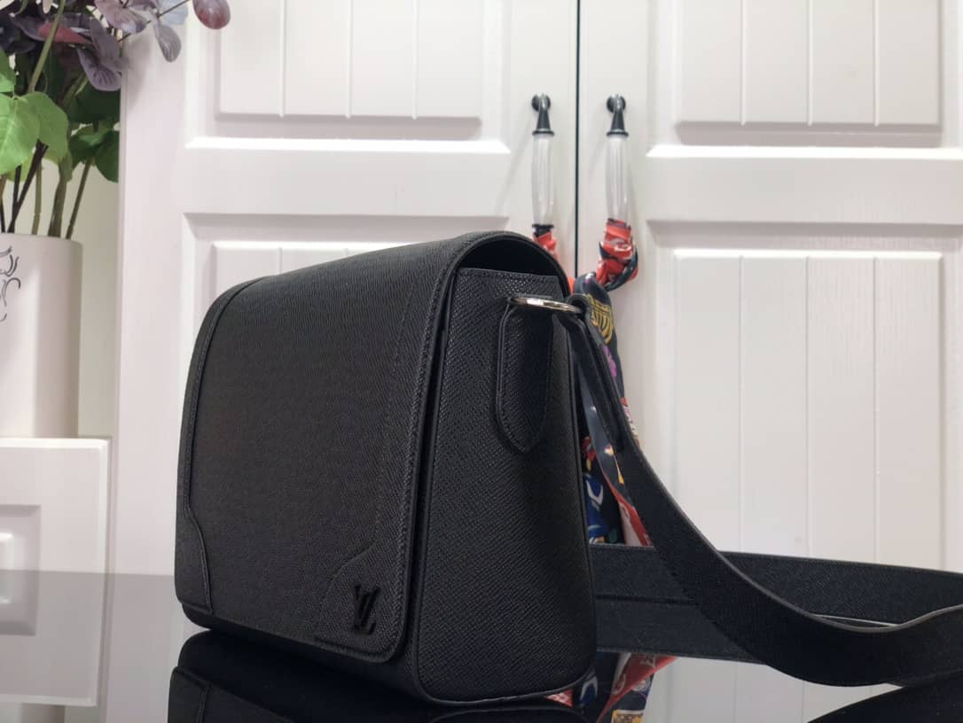 Louis Vuitton New Flap Taiga Cowhide Leather Replica Messenger Bag M30807 - DEEPREPS