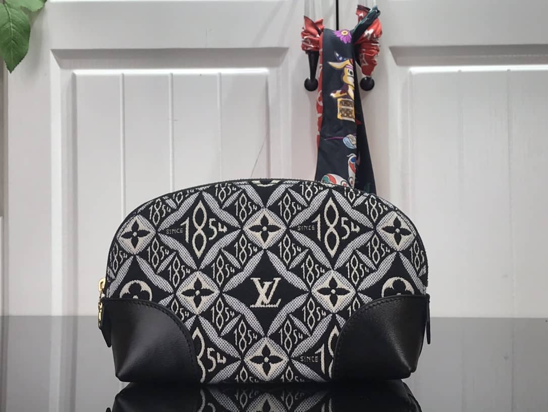 Louis Vuitton Monogram Cosmetic Bag Replica Black M69991 - DEEPREPS