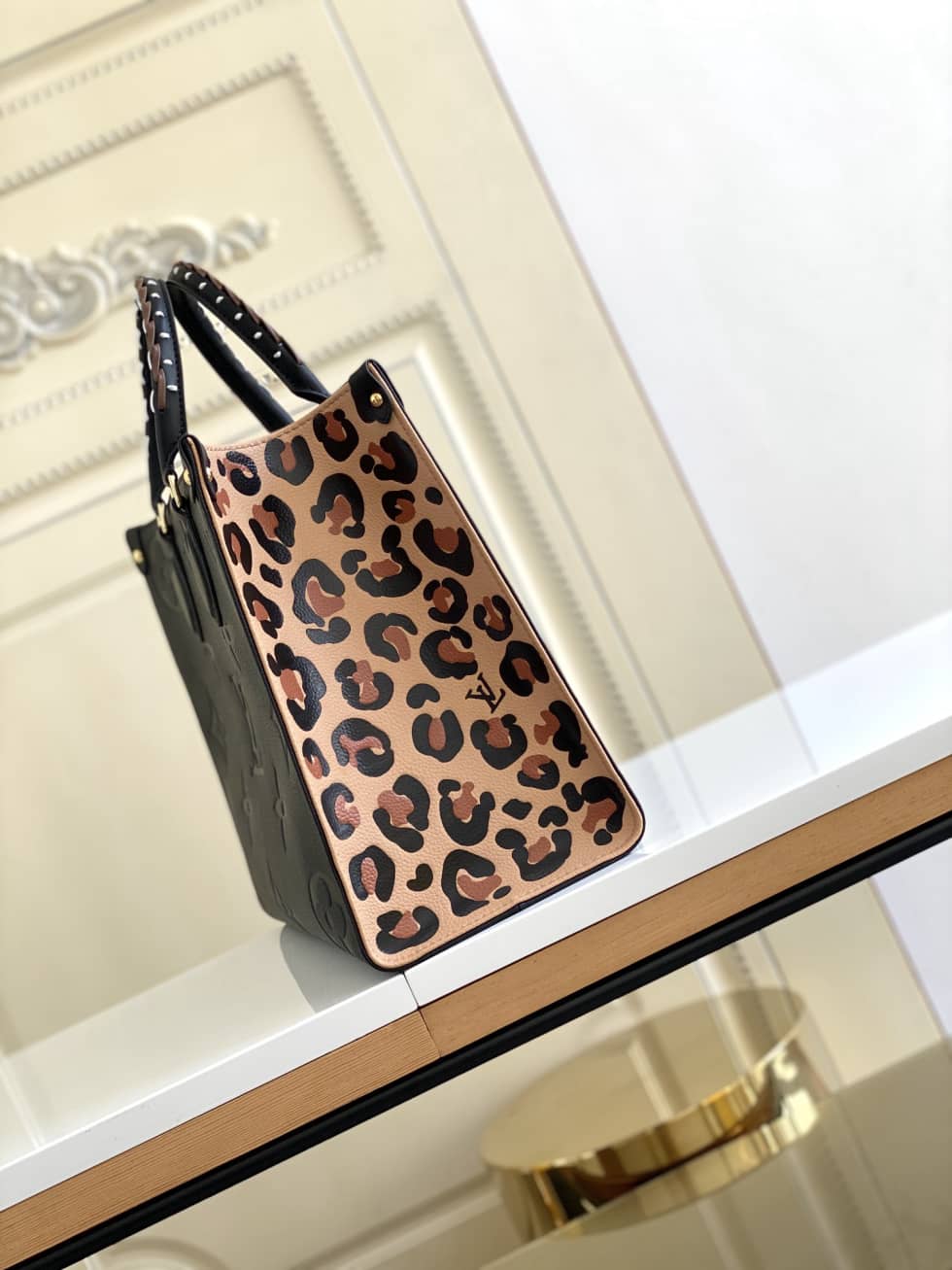 Louis Vuitton Wild At Heart OnTheGo MM Black M58522 Replica Tote - DEEPREPS