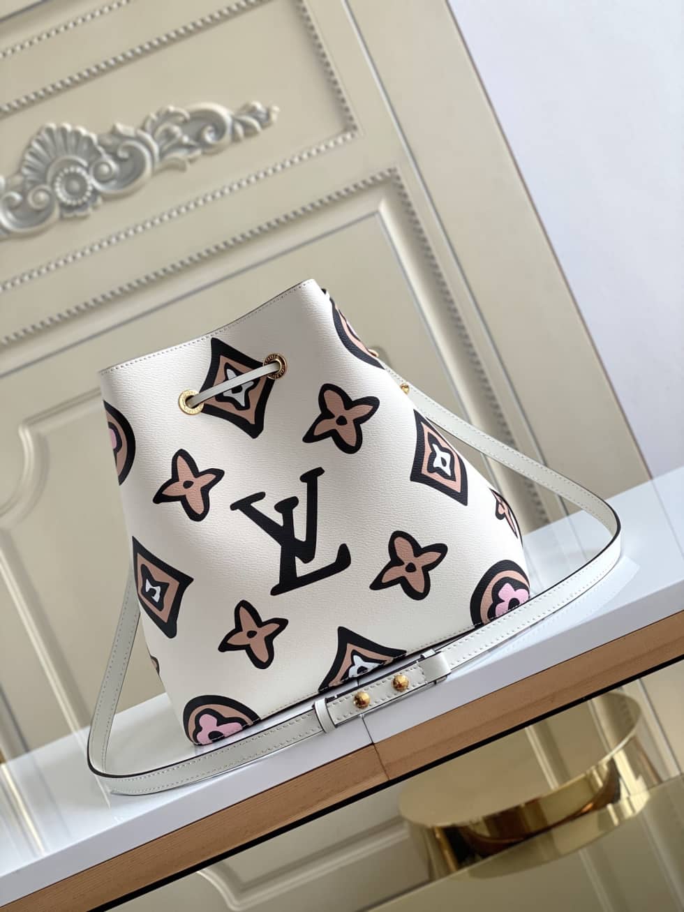 Louis Vuitton NeoNoe Monogram Giant Jungle White M44679 Replica Bucket Bag - DEEPREPS