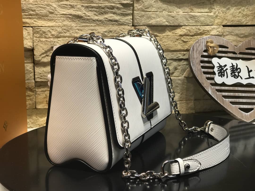 Louis Vuitton AAA Replica Chain Shoulder Bag White - DEEPREPS