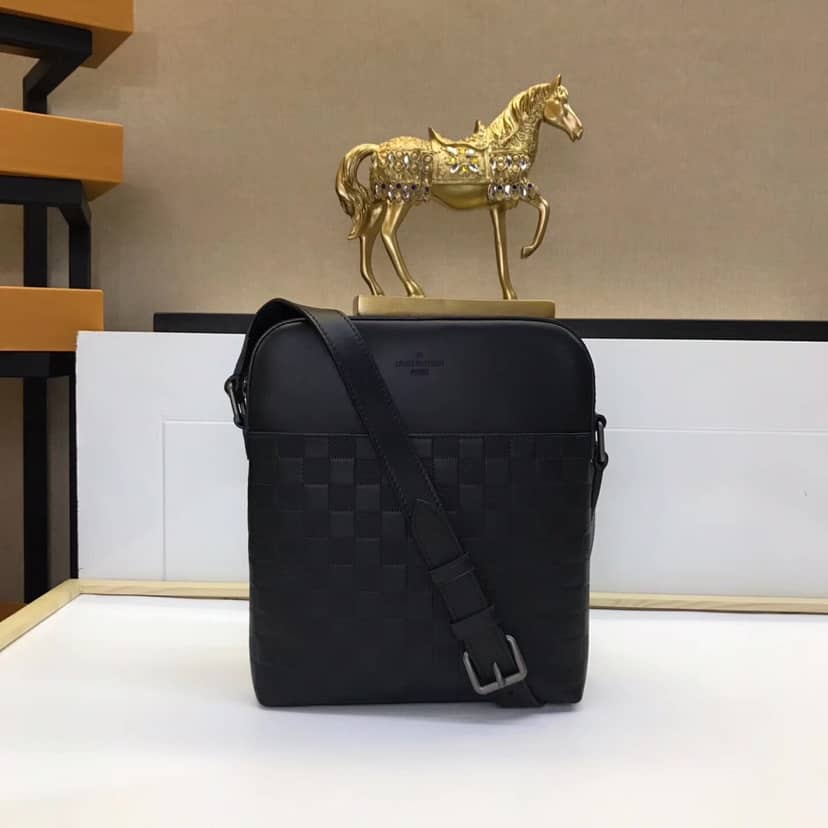 Louis Vuitton District Pochette Replica Shoulder Bag N23355 - DEEPREPS