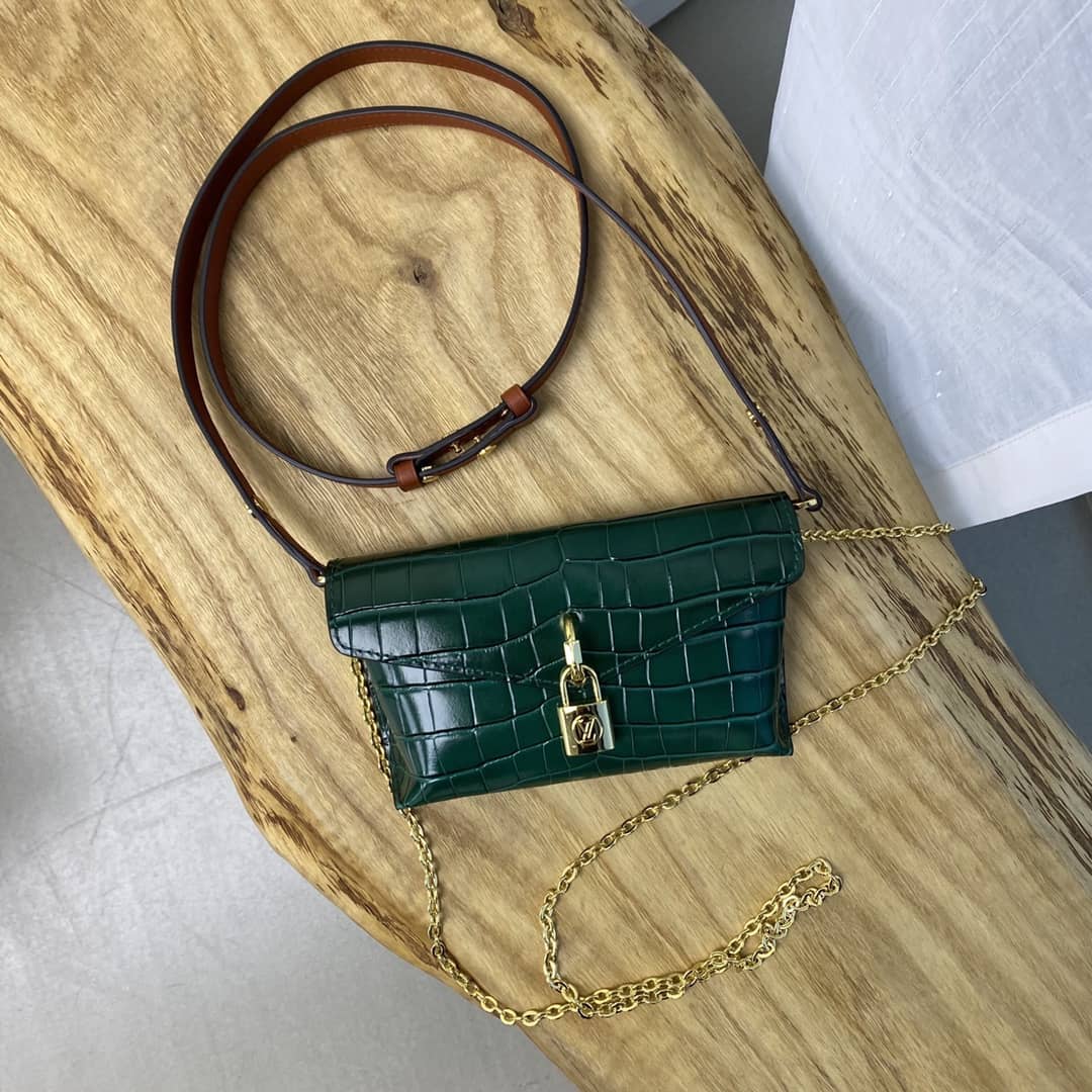 Louis Vuitton Knockoff Chain Clutch Bag Green - DEEPREPS