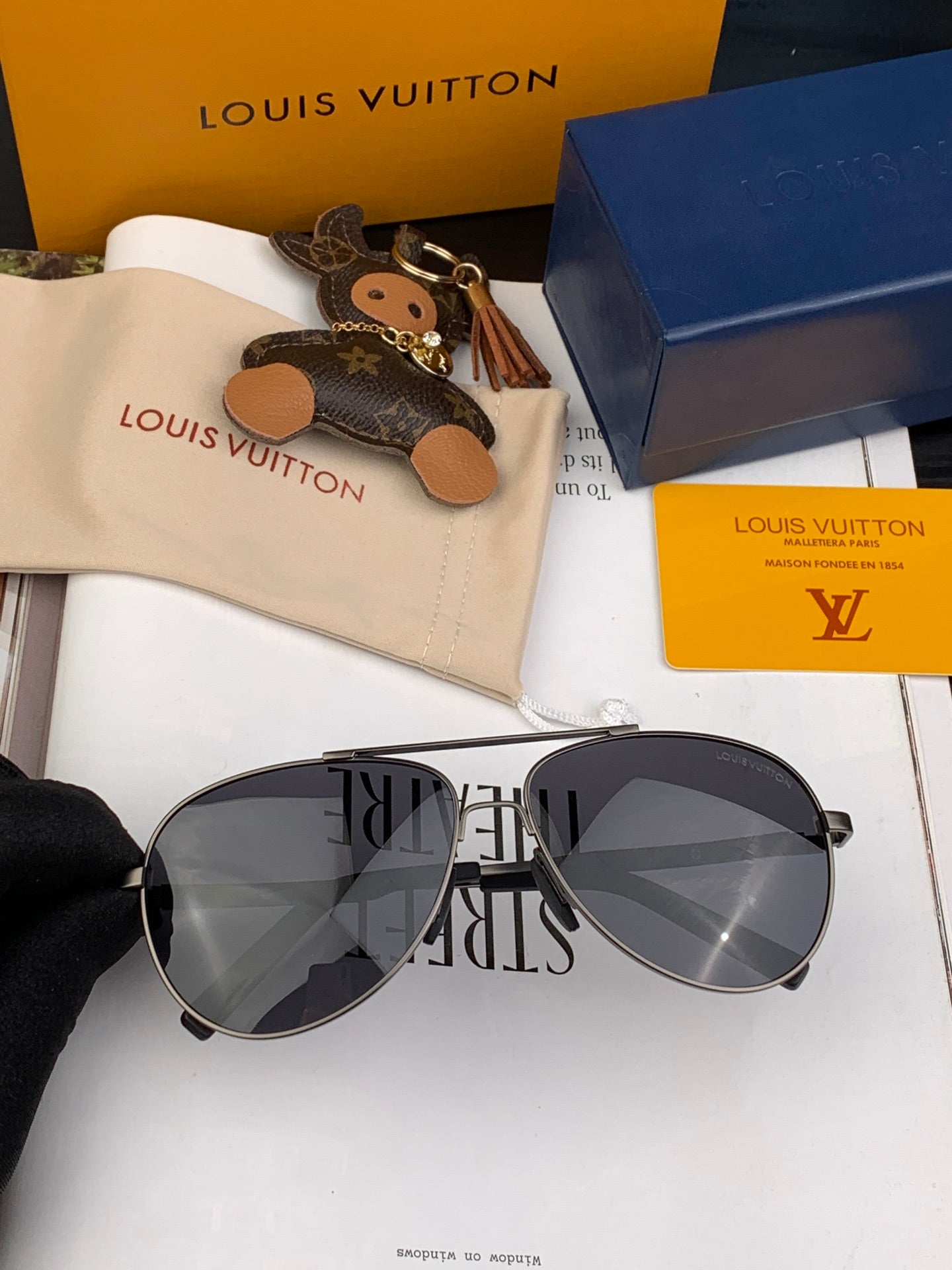 Louis Vuitton Sunglasses - DEEPREPS