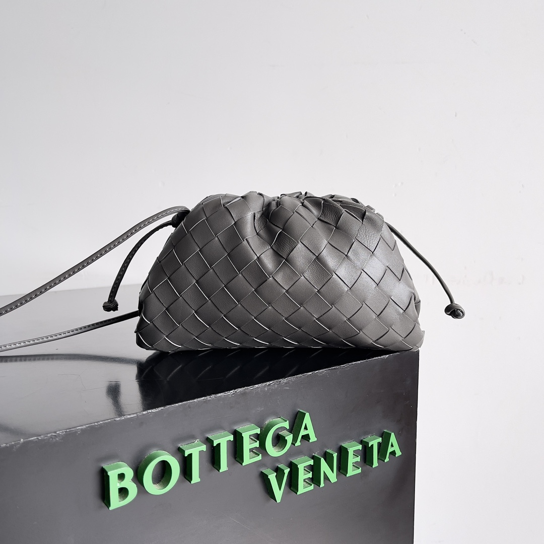 Bottega Veneta Woman - DEEPREPS