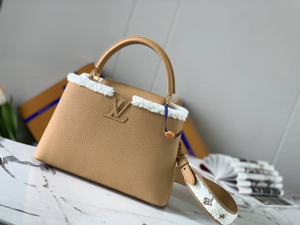 Louis Vuitton Capucines MM Beige M59073 Replica Crossbody Bag - DEEPREPS