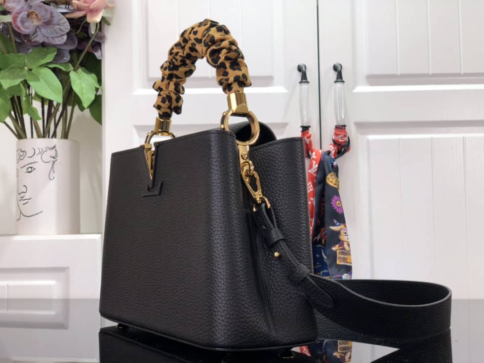 Louis Vuitton Capucines MM Black M58732 Replica Crossbody Bag - DEEPREPS
