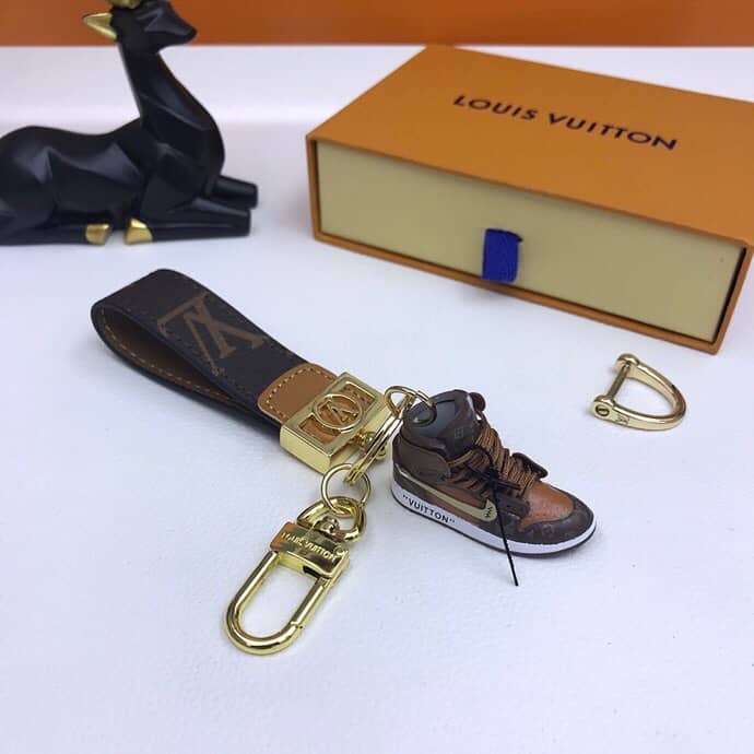 Knockoff Louis Vuitton Logo Key Chain - DEEPREPS