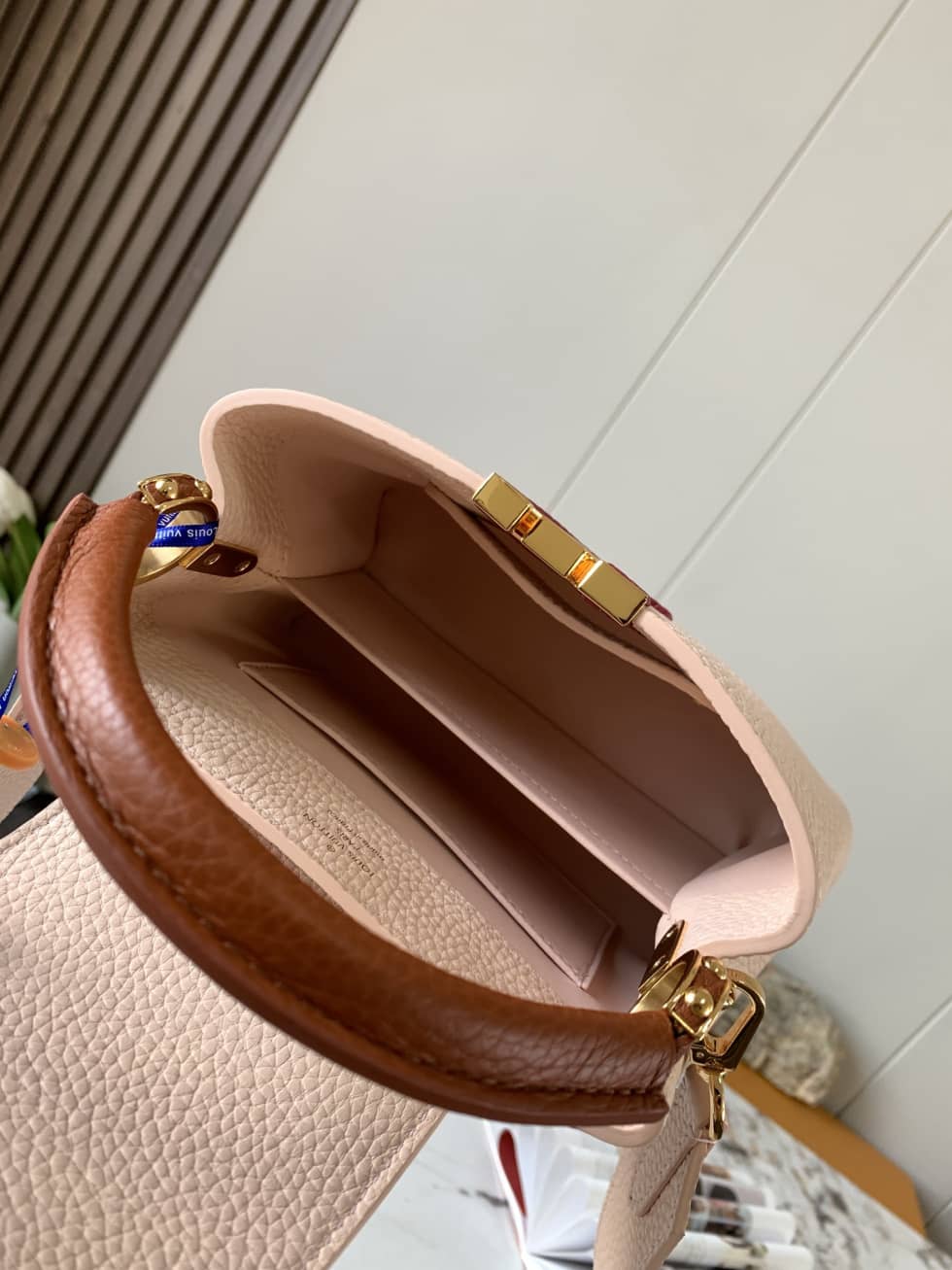 Louis Vuitton Capucines Mini M59253 Replica Crossbody Bag - DEEPREPS