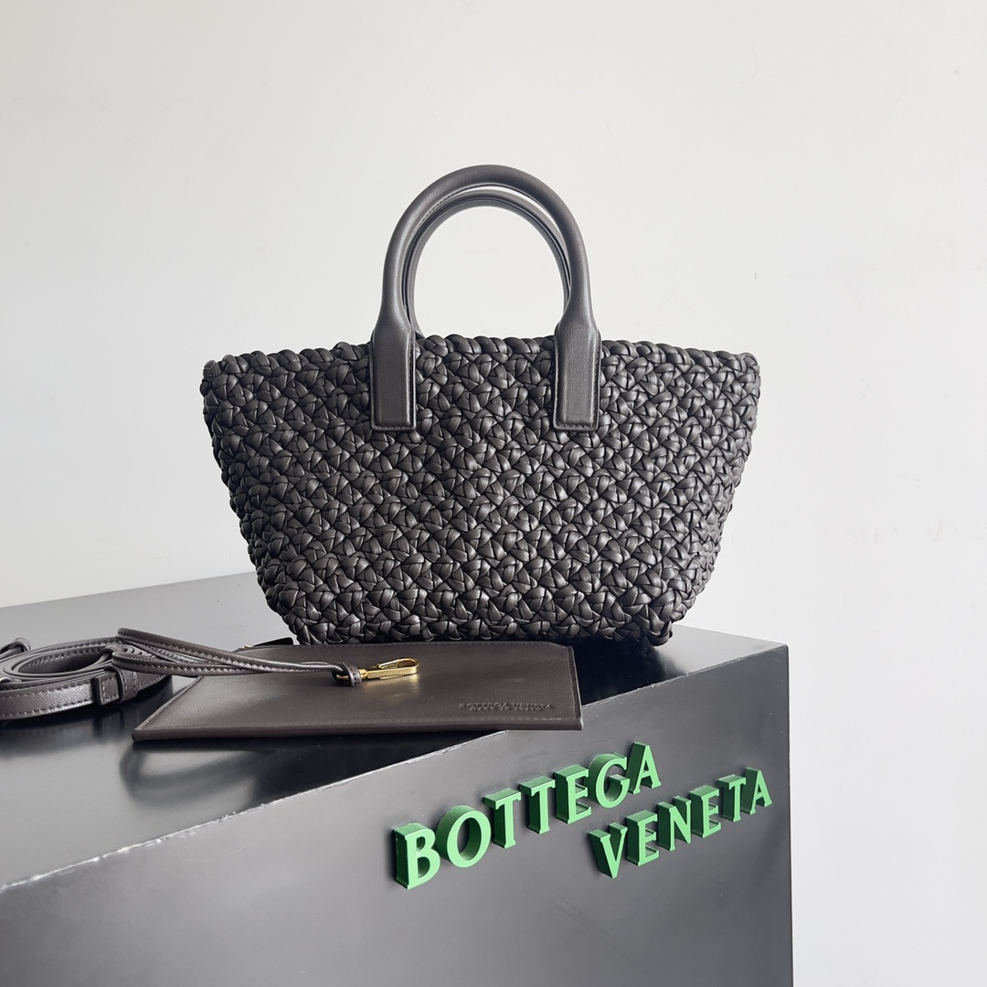 Bottega Veneta Woman - DEEPREPS