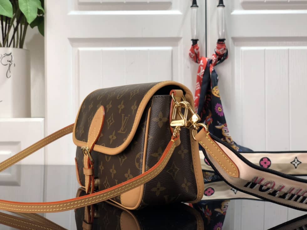 Louis Vuitton Diane Monogram M45985 Replica Crossbody Bag - DEEPREPS