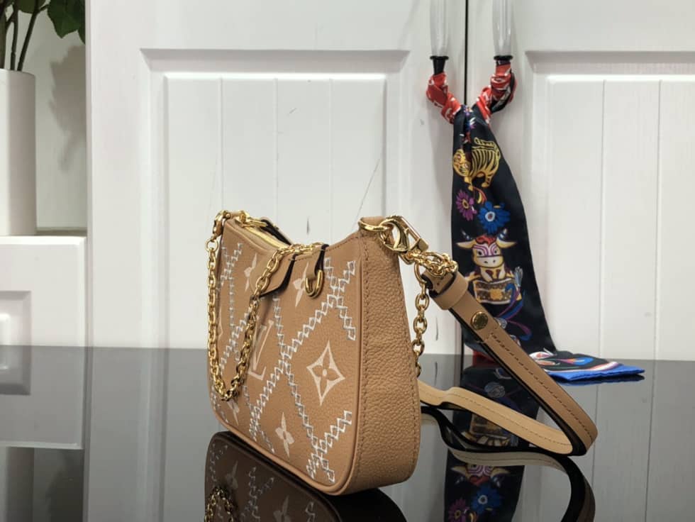 Louis Vuitton Easy Pouch On Strap M81137 Replica Crossbody Bag - DEEPREPS