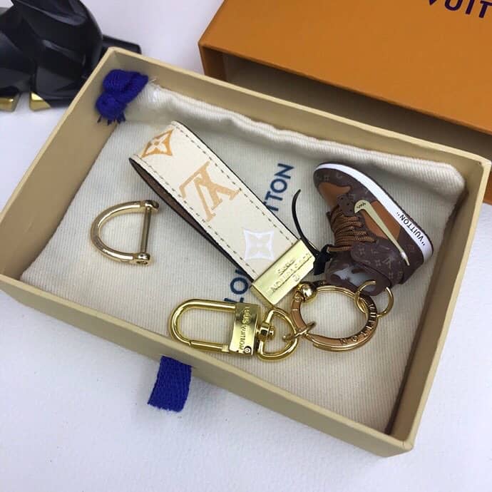 7 Star Louis Vuitton Key Chain - DEEPREPS