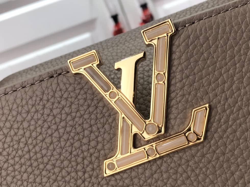 Louis Vuitton Capucines MM Beige M59066 Replica Shoulder Bag - DEEPREPS