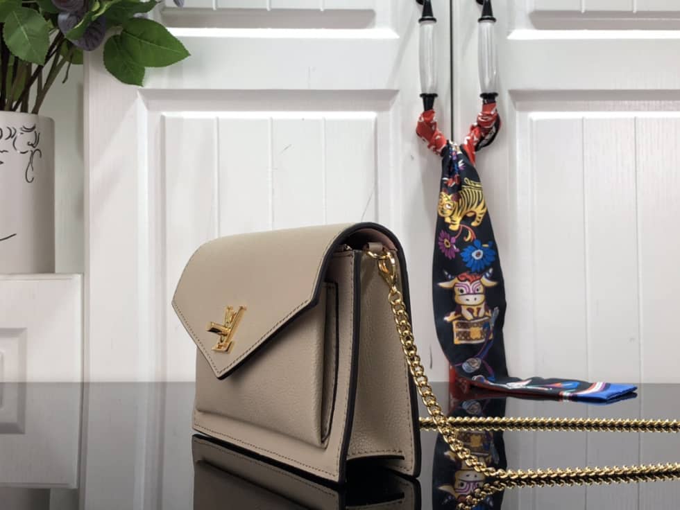 Louis Vuitton Mylockme Chain Pochette M63471 Replica Crossbody Bag - DEEPREPS