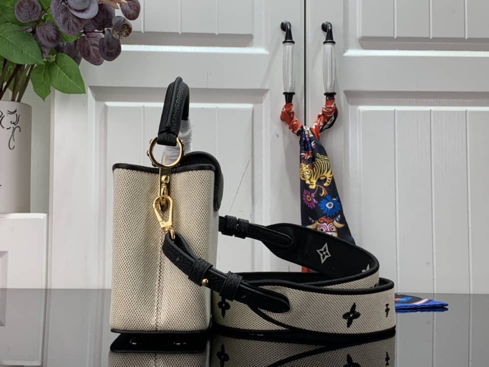 Louis Vuitton Capucines Mini Black M59872 Replica Shoulder Bag - DEEPREPS