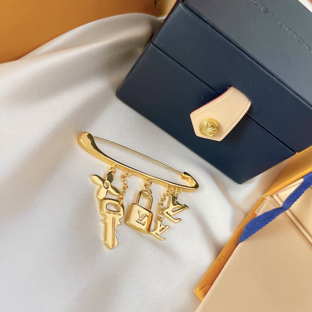 Wholesale Louis vuitton Logo Brooch - DEEPREPS