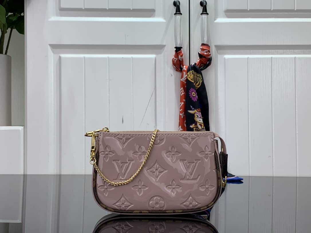 Louis Vuitton Pochette Dupe Monogram Vernis Accessories Replica Pouch Pink M58009 - DEEPREPS