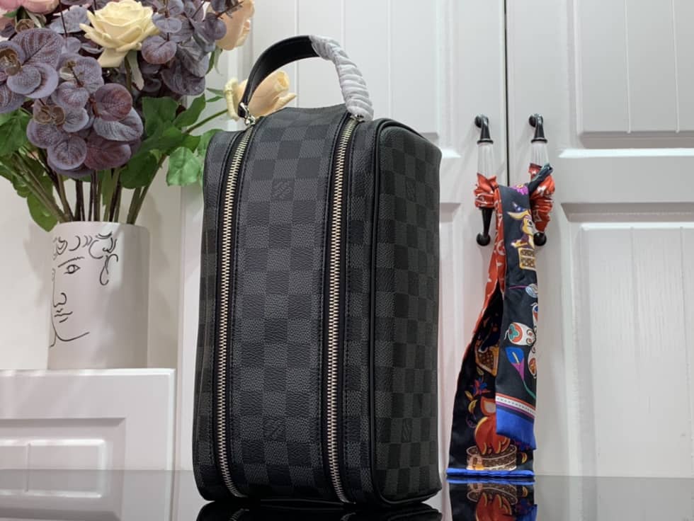 Louis Vuitton Dopp Kit Toilet Pouch Monogram Canvas M44494 Replica - DEEPREPS