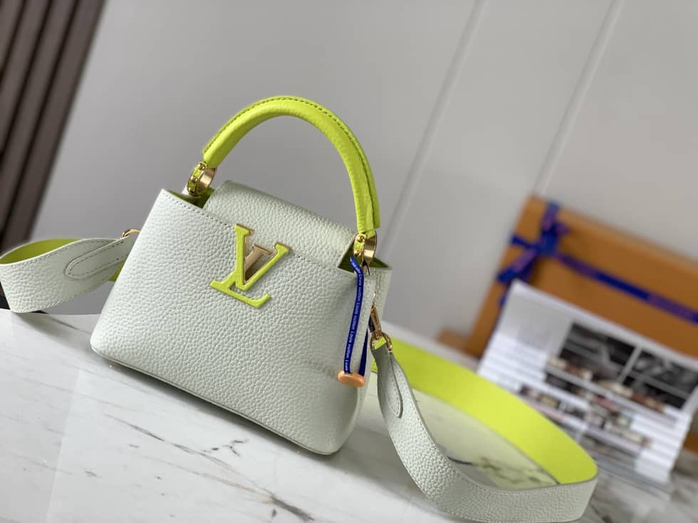 Louis Vuitton Capucines Mini M59440 Replica Shoulder Bag - DEEPREPS