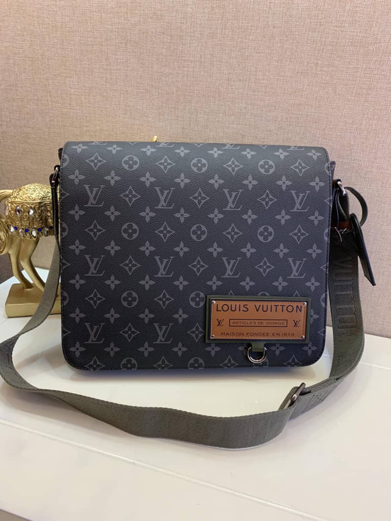 Louis Vuitton District MM Monogram Eclipse Messenger Bag Replica M40239 - DEEPREPS