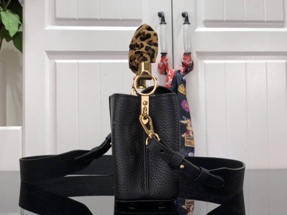 Louis Vuitton Capucines Mini Black M58732 Replica Crossbody Bag - DEEPREPS
