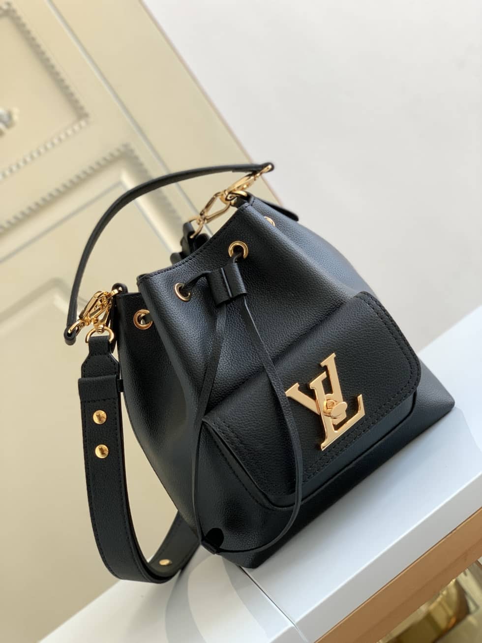 Louis Vuitton Lockme Grained Calf Leather Black M57687 Replica Bucket Bag - DEEPREPS