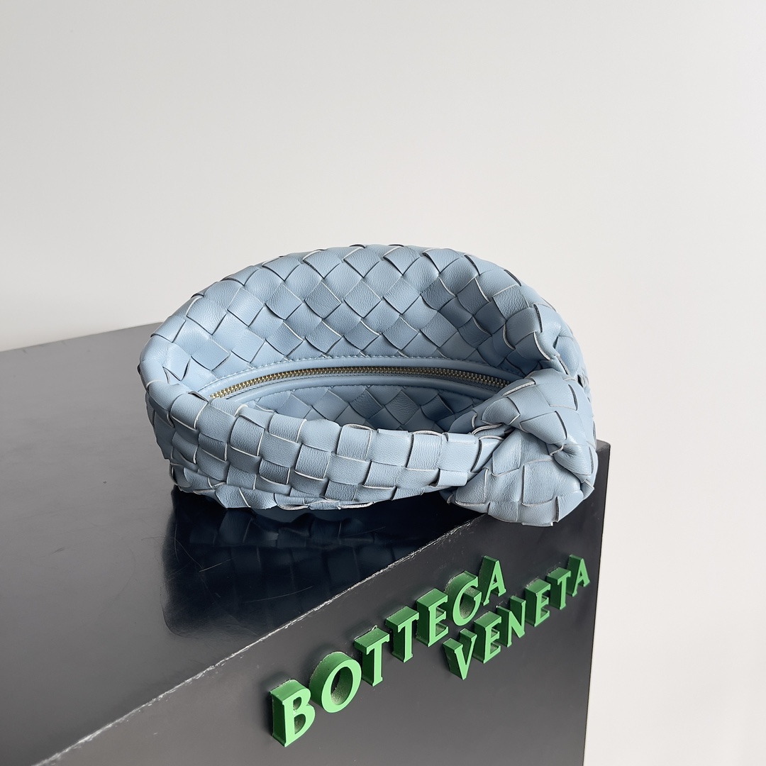 Bottega Veneta Woman - DEEPREPS