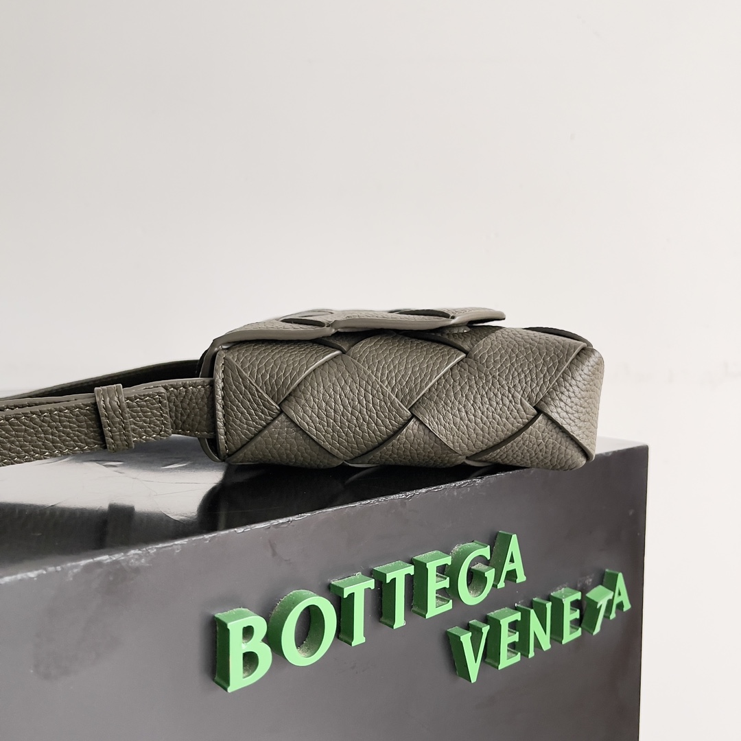 Bottega Veneta Woman - DEEPREPS
