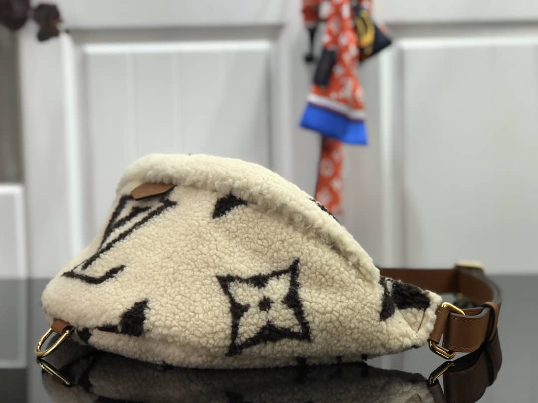 Louis Vuitton Giant Monogram Teddy MM Replica Waist Bag M55425 - DEEPREPS