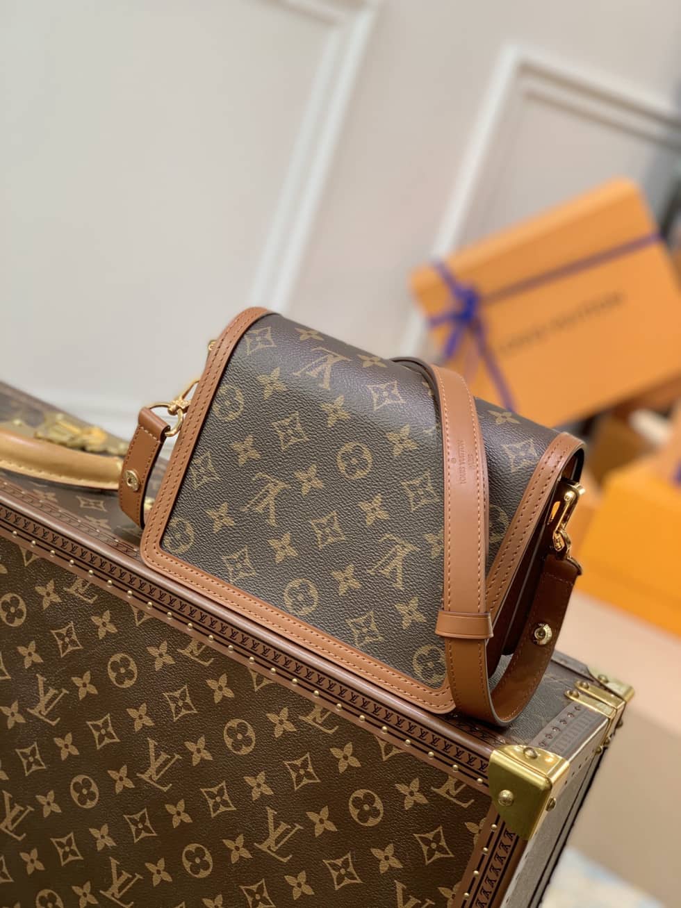 Louis Vuitton Monogram Reverse Mini Dauphine M44580 Replica Crossbody Bag - DEEPREPS