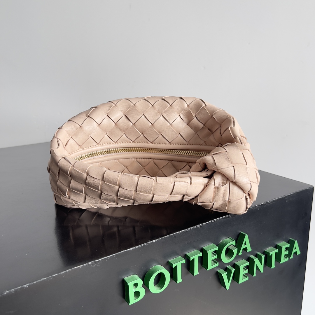 Bottega Veneta Woman - DEEPREPS