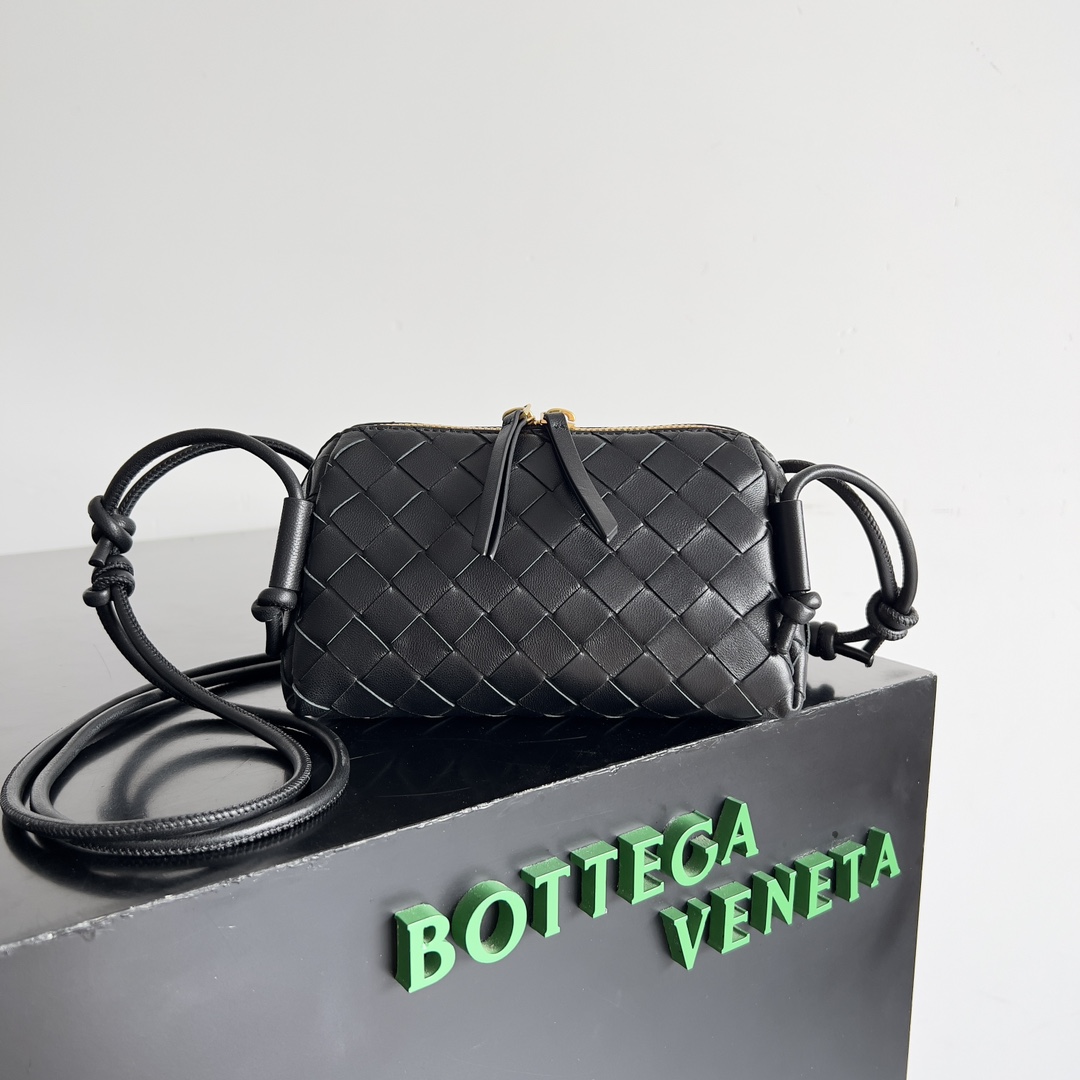 Bottega Veneta Woman - DEEPREPS