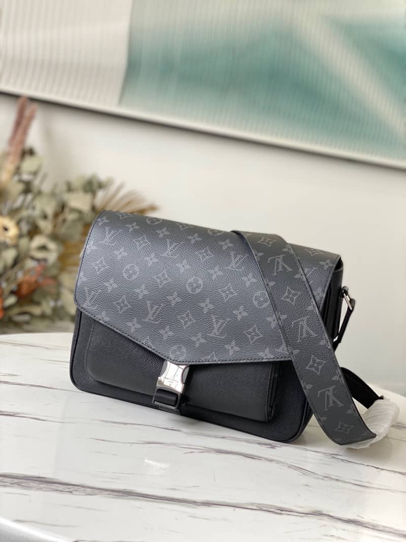 Louis Vuitton Monogram Flap Leather Small Messenger Bag Replica Black M30746 - DEEPREPS