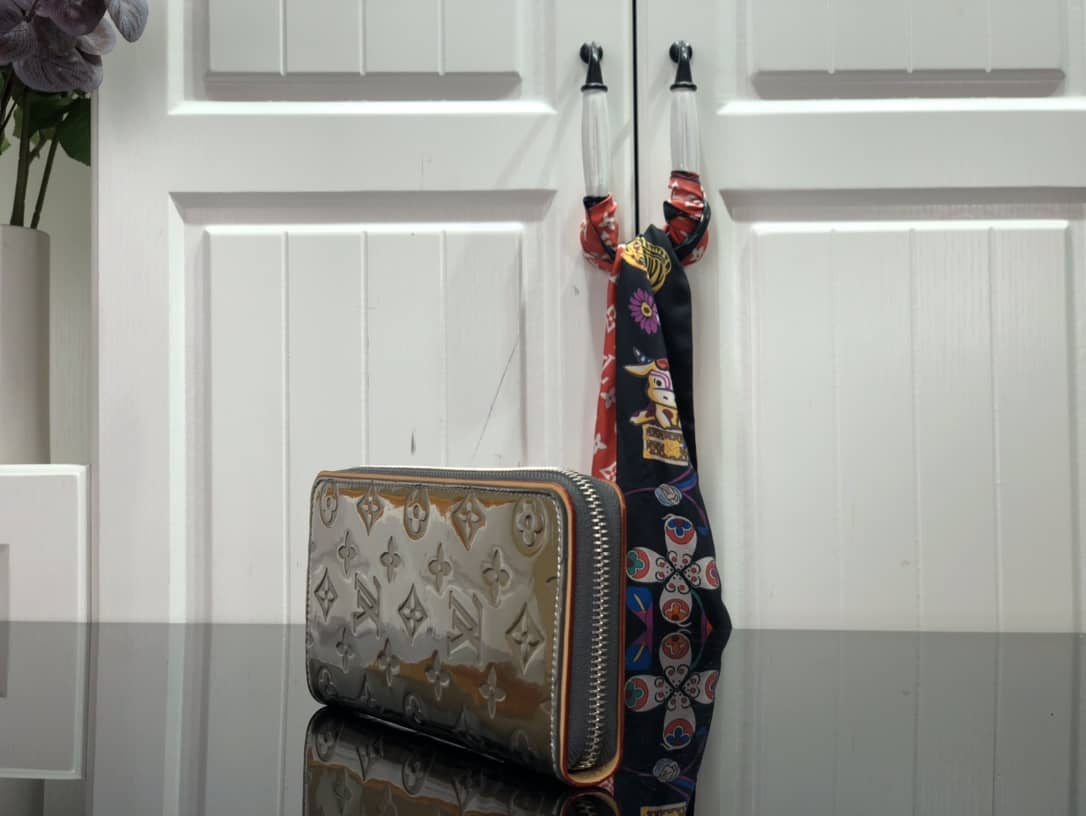 Louis Vuitton Monogram Mirror Zippy Wallet Replica M80808 - DEEPREPS