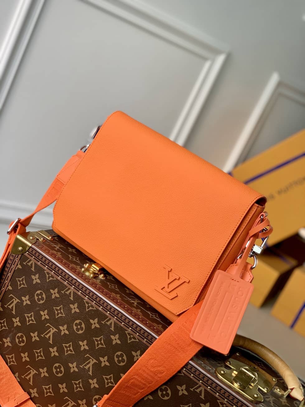 Louis Vuitton Aerogram Calfskin M59327 Orange Replica Messenger Bag - DEEPREPS