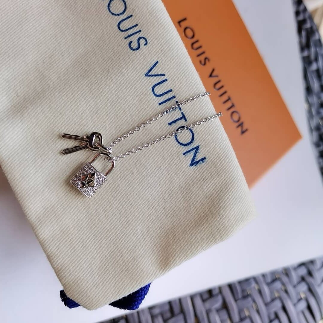 Louis vuitton Necklace For Sale - DEEPREPS
