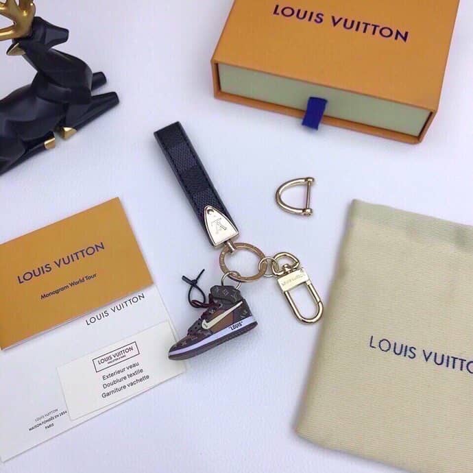 Luxury Louis Vuitton Classic AAA+ Key Chain - DEEPREPS