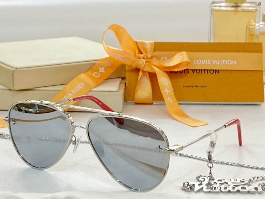 Louis Vuitton Sunglasses - DEEPREPS